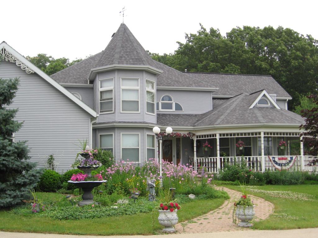 Cameo Rose Victorian Country Inn Belleville, WI Inn for Sale