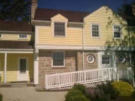 Hideaway Country Inn: Front Exterior
