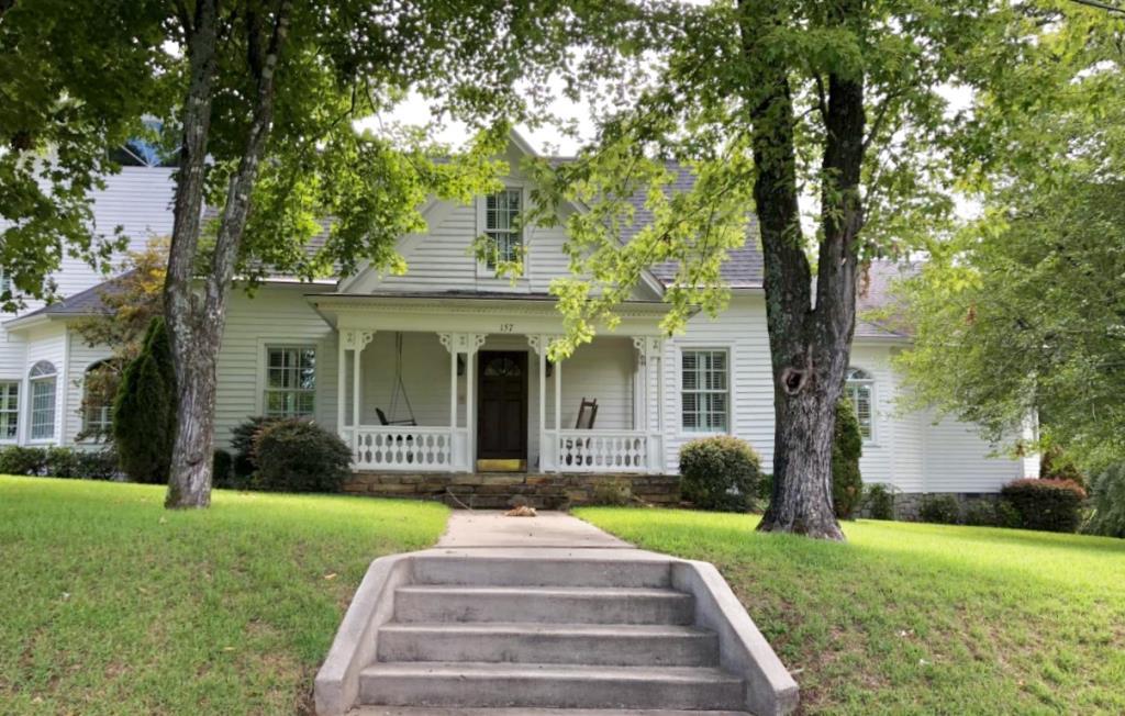Elegant And Historical Melbourne, AR Inn for Sale