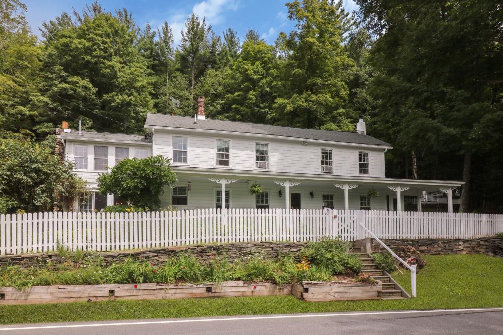 Woodstock, NY Bed & Breakfast Lake Hill, NY Inn for Sale