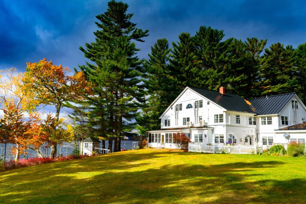 Maine Shorefront Lake Region Country Inn Poland, ME Inn for Sale