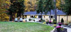 Hideaway Suites: Front