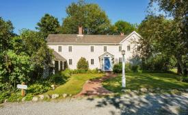 The Sea Meadow Inn: sea Meadow Inn - guest entrance