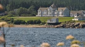 Point of View Inn & Suites: 