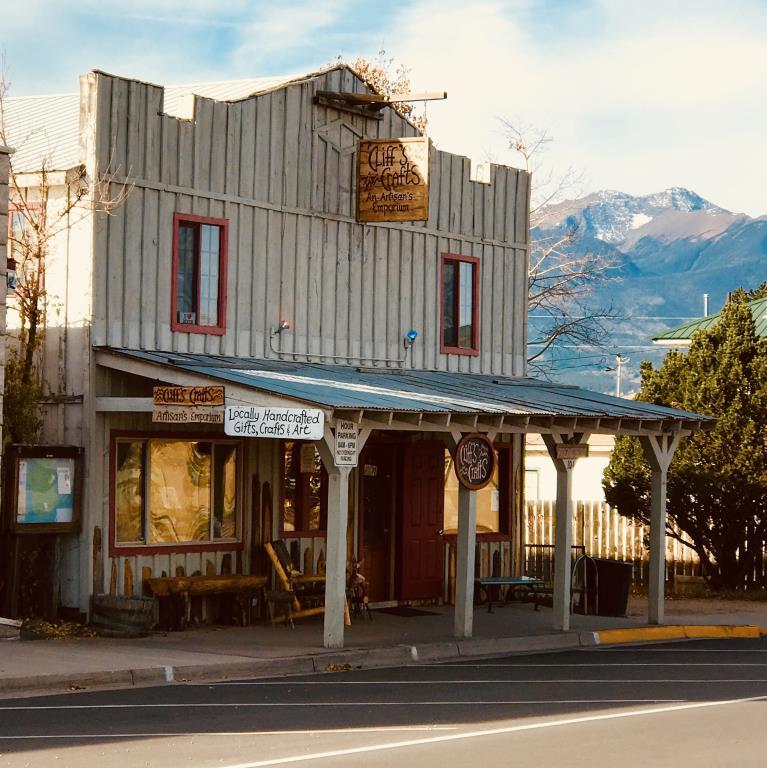 Rainbow Inn Westcliffe, CO Inn for Sale
