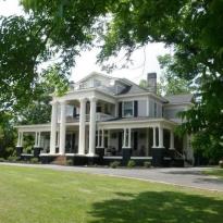 Butterfly Mansion Bed & Breakfast: Outside of House