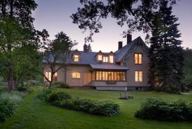 Inn and Spa in Finger Lakes Wine Country: Inn Exterior Side View