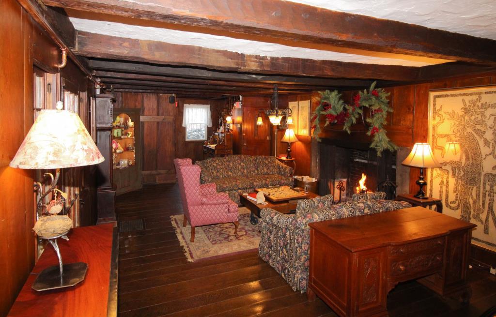 The Nutmeg Inn Meredith, NH Inn for Sale