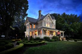The Historic Morris Harvey House Bed & Breakfast: 