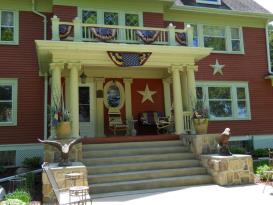 Crystal Bell Bed & Breakfast : Crystal Bell Front Porch 