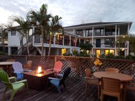 Davis House Inn, Bungalow & 5 Slip Dock: Tiki Bar & Inn