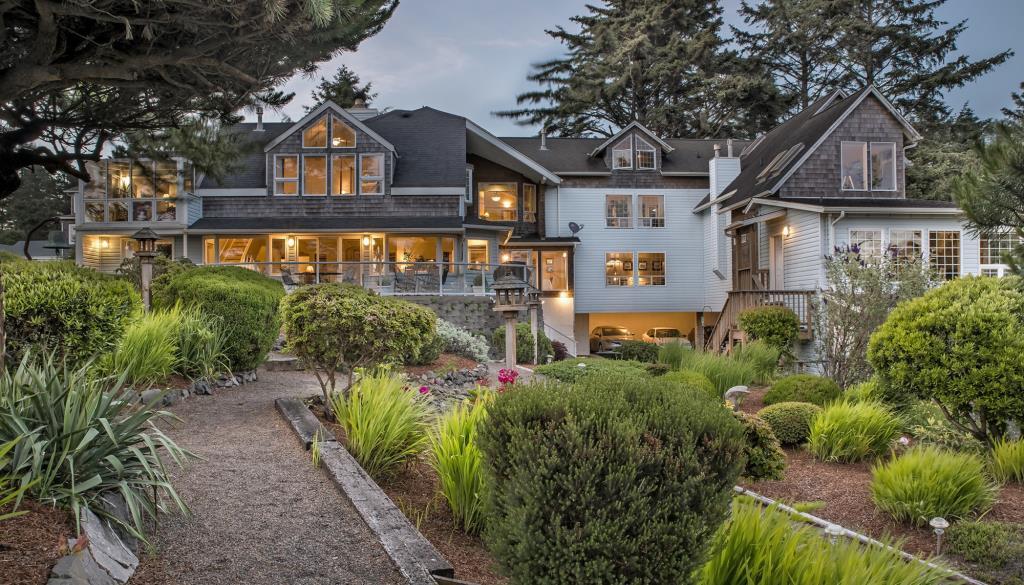 Oregon Coast Oceanfront Inn Newport, OR Inn for Sale