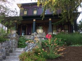 Amethyst Inn: outside1