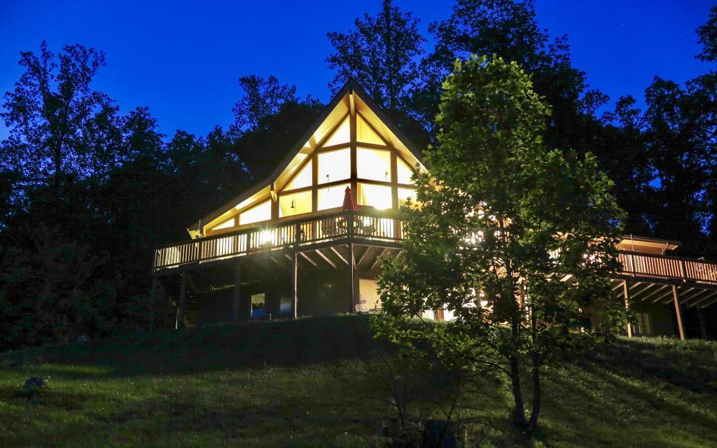 Blue Mountain Escape Linden, VA Inn for Sale