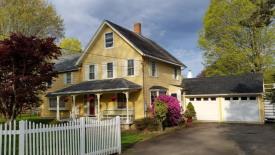 Welcome Inn: Front of Inn