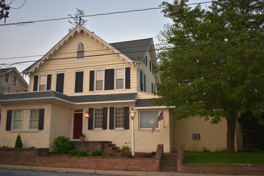 Apple Bin Inn Bed & Breakfast Lancaster, PA Inn for Sale