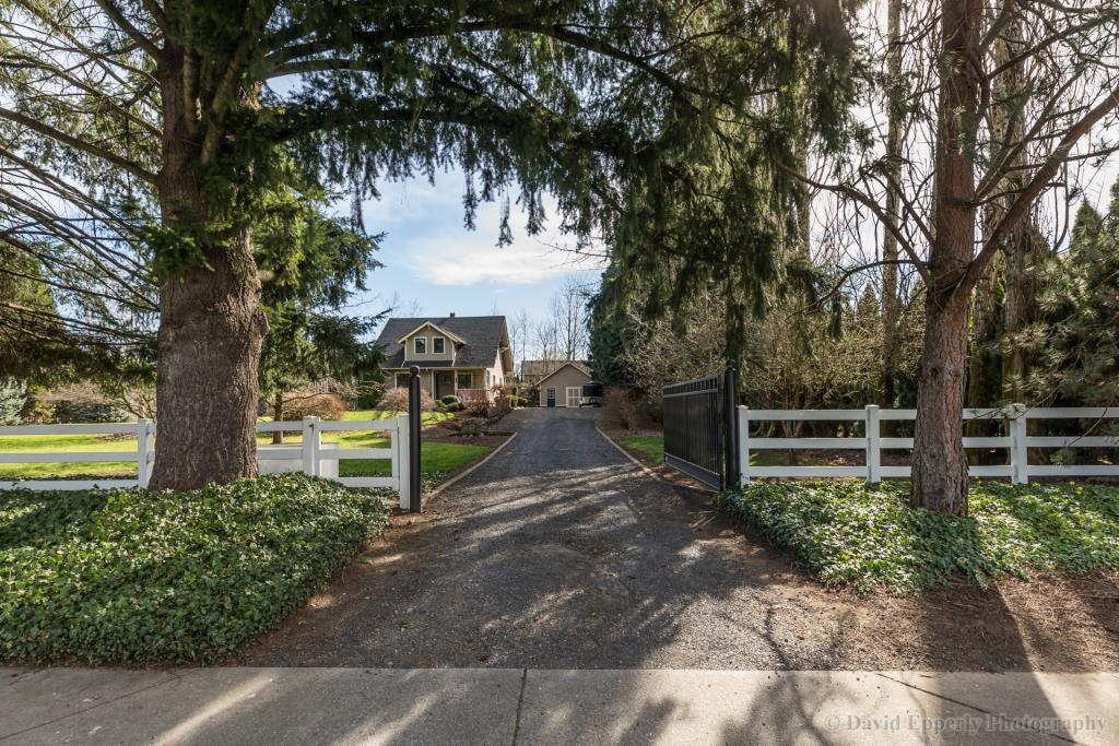 Scappoose Classic Farmhouse Scappoose, OR Inn for Sale