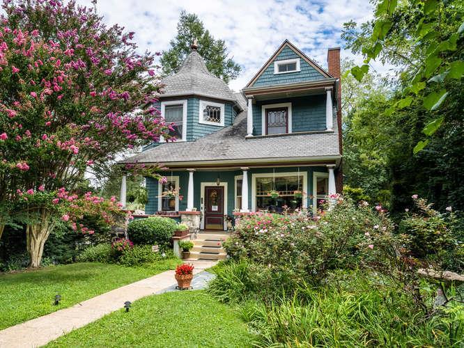 The Bed of Roses Bed and BreakfastSOLD Asheville, NC Inn for Sale