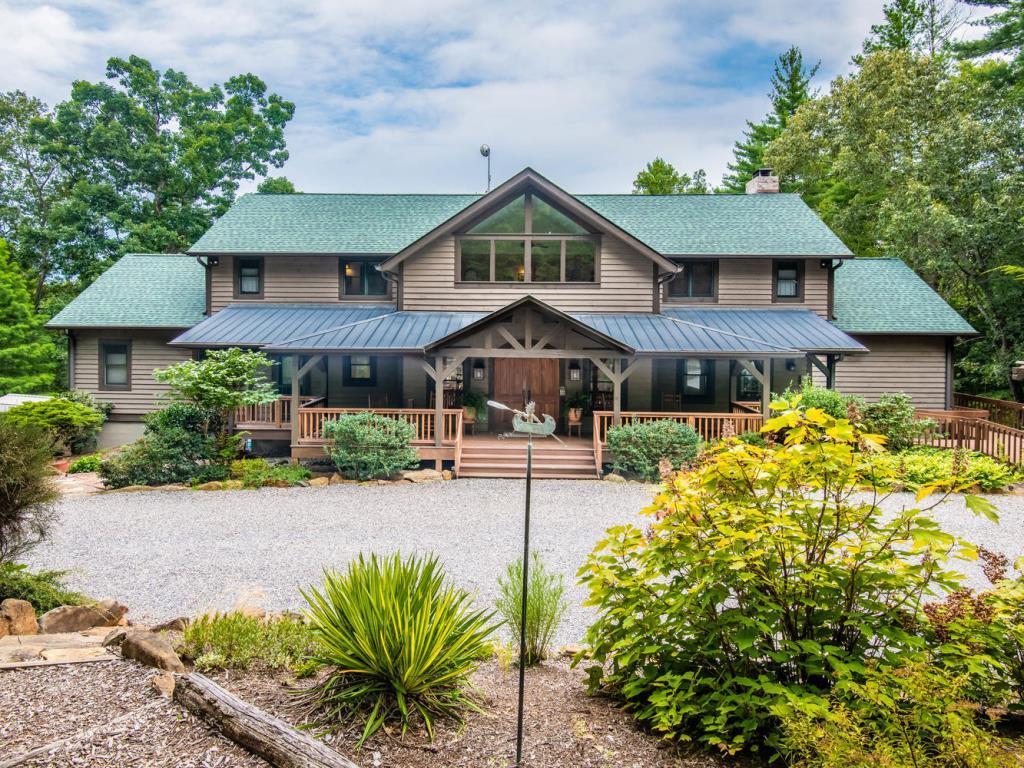 The Bent Creek Lodge Bed and Breakfast Arden, NC Inn for Sale