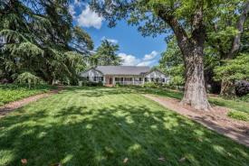 The Cedars: Cedars Bed & Breakfast