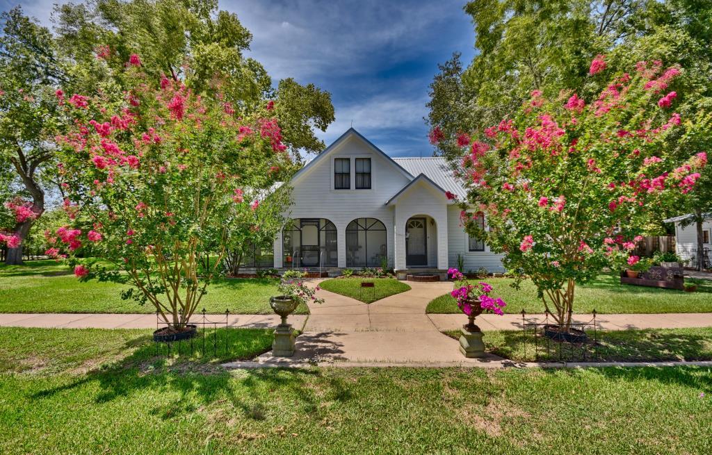 Bel Solé Carmine/Round Top, TX Inn for Sale