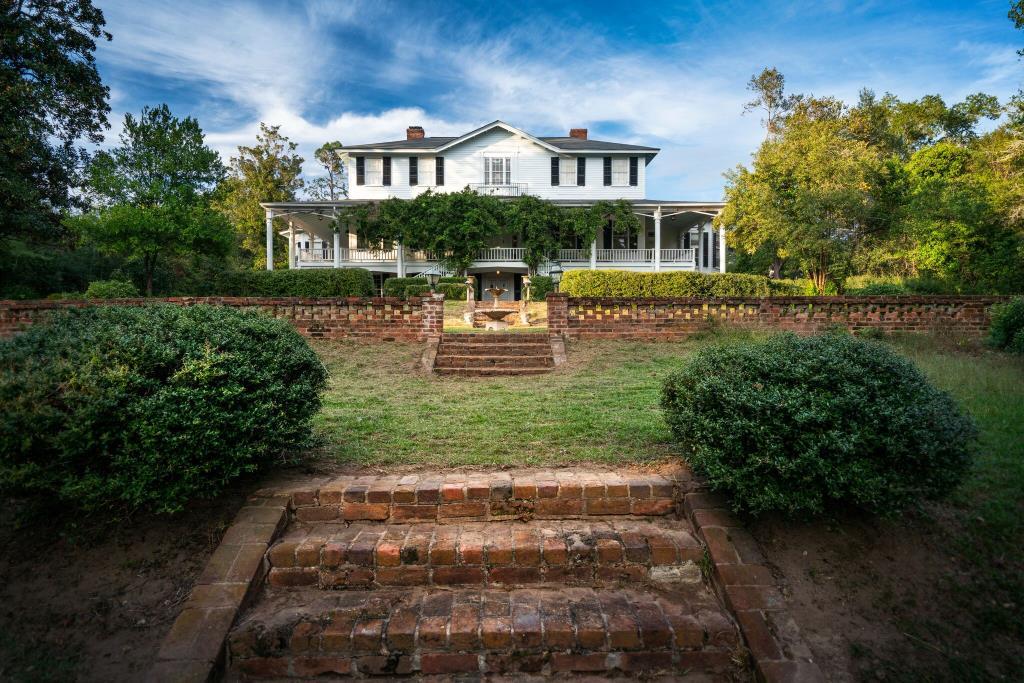 Kamschatka Camden, SC Inn for Sale