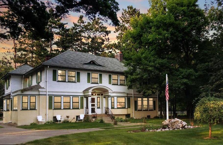 Hallett House Deerwood, MN Inn for Sale