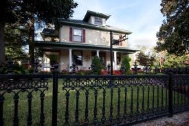 Circa 1904 Historic Estate, Bed & Breakfast: 