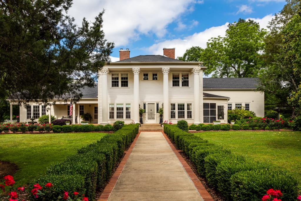 Creekside Mooresville, AL Inn for Sale