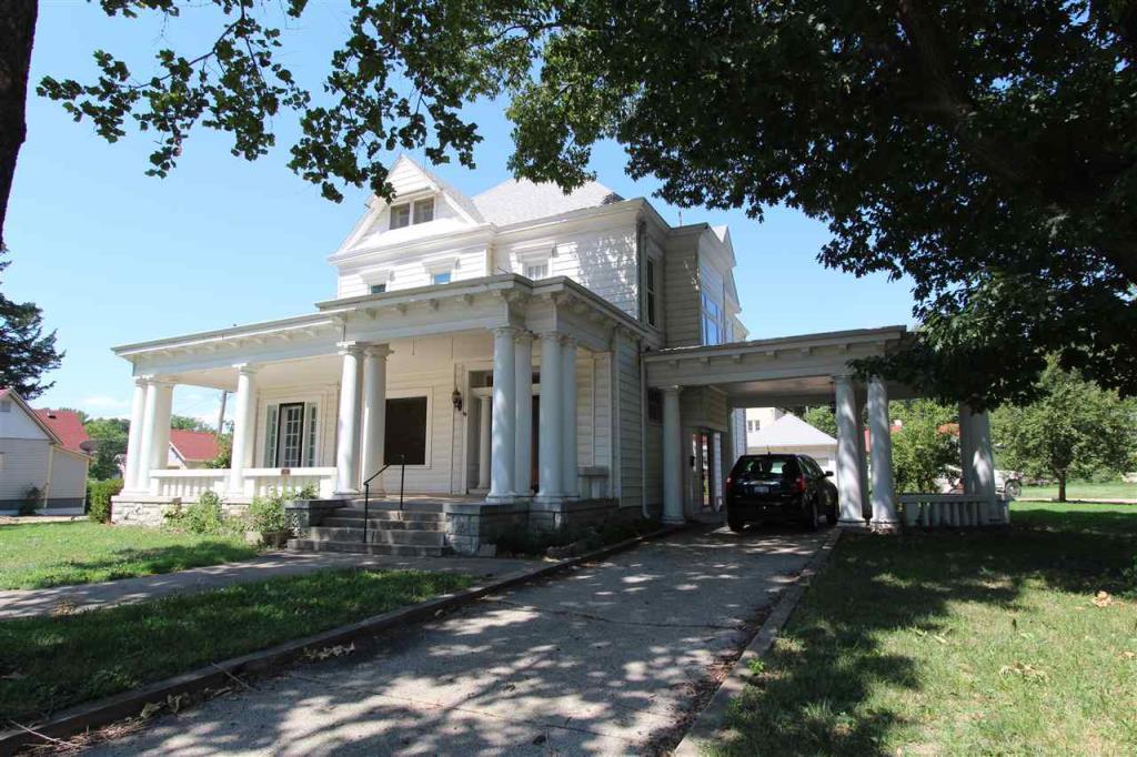 C.L Brown Mansion Abilene, KS Inn for Sale