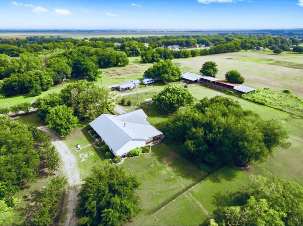 HWY HideAway Ranch INN Retreat Martindale, TX Inn for Sale