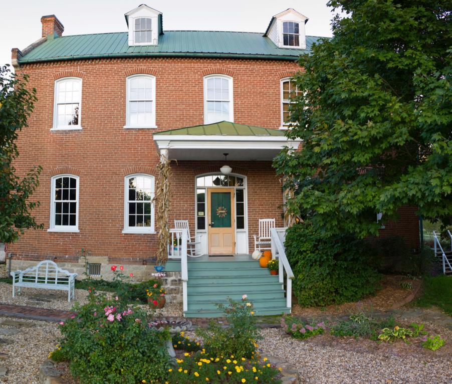 Alpenhorn Gasthaus Bed & Breakfast with Restaurant Hermann, MO Inn
