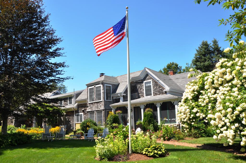 Lovely Turnkey Cape Cod B&B West Barnstable, Cape Cod, MA Inn for Sale
