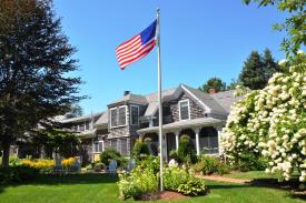 Lovely Turnkey Cape Cod B&B: front entry