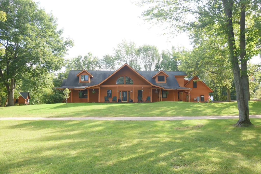 Oak Creek Lodge, Bed, Breakfast & Wedding Retreat Bannister, MI Inn