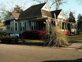 Baker Street Bed  Breakfast: Front Exterior