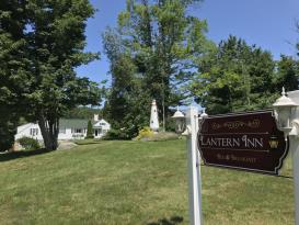 Lantern Inn B&B: Property with sign
