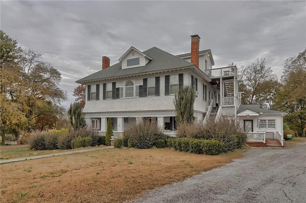 The Colonial House Bed and Breakfast Pickens, SC Inn for Sale