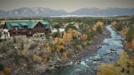 Buena Vista Riverside Lodge: Outside River view