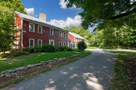 Amerscot House Inn: Front