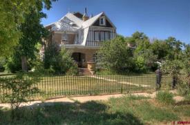 Alice Anne's: Front of Home