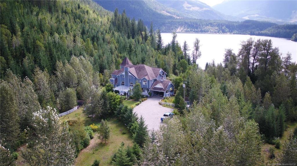Country Victorian3 Valley Gap overlooking the Lak Revelstoke