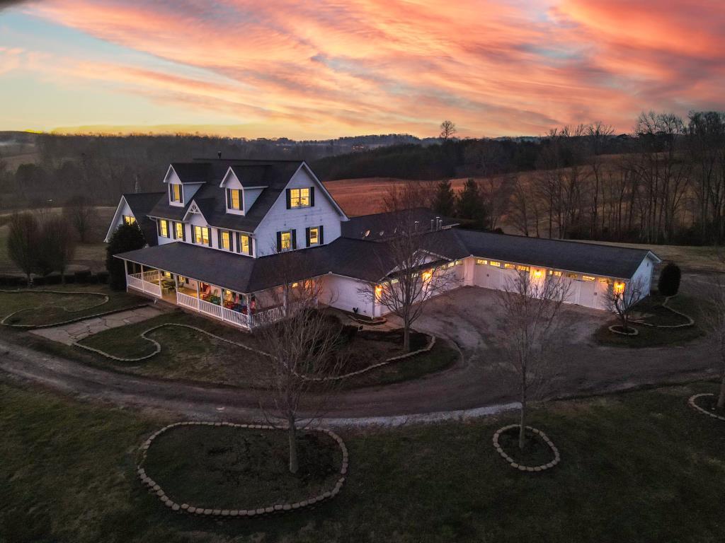 Reagan Mill Ranch Maryville, TN Inn for Sale