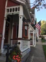 Moon River Bed and Breakfast: Front entrance