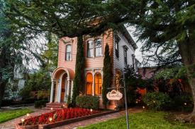 Majestic B&B in Healdsburg Downtown: Majestic B&B in Healdsburg Downtown