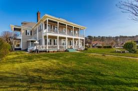 The Boxwood Inn: 