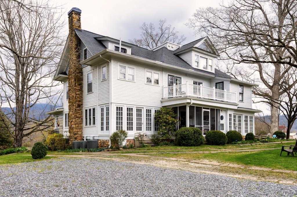 The Cozad Cover House Andrews, NC Inn for Sale