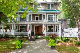 The Historic Charleston Inn: Exterior front