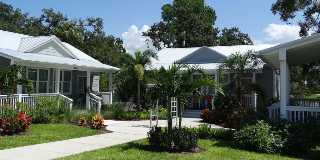 Beyond The Wall Bed and Breakfast Dunedin, FL Inn for Sale