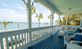 Award Winning Waterfront B & B: 